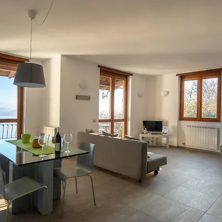 Alba In Ca Delle Isole Stresa